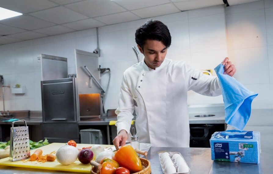 Un color para cada tarea: el método con el que las cocinas mexicanas pueden frenar la contaminación cruzada