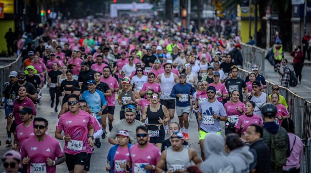 Más de 35 mil corredores participan en Medio Maratón de la CDMX 2026