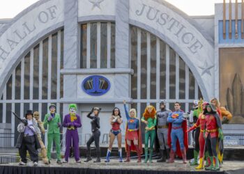 Six Flags México convierte el verano en un universo de superhéroes y villanos