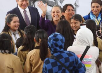 Sheinbaum encabeza inicio del ciclo escolar 2026-2027; regresan a clases 28 millones de estudiantes
