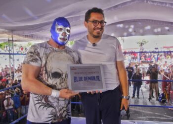 ¡Cuautepec ruge! Blue Demon Jr. desata la locura ante más de 10 mil aficionados