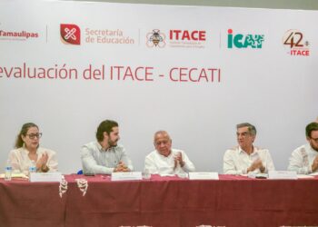 México necesita más técnicos: empresas buscan trabajadores antes de que terminen de capacitarse