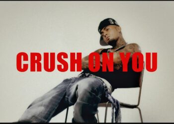 EL MENSAJE QUE NUNCA LLEGÓ: NICK BOLT CONVIERTE UN CRUSH EN “CRUSH ON YOU”