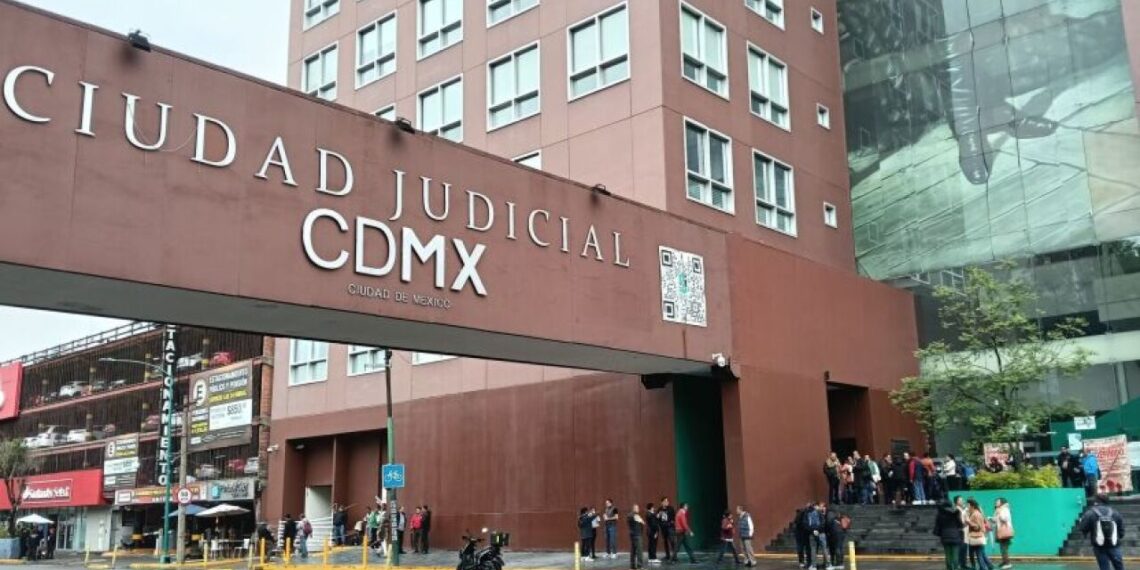 Corrupta funcionaria busca involucrar a presidente del PJCDMX en despojo