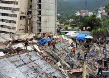 Suman 294 muertos tras terremoto de magnitud 7.4 que sacudió a Colombia el lunes