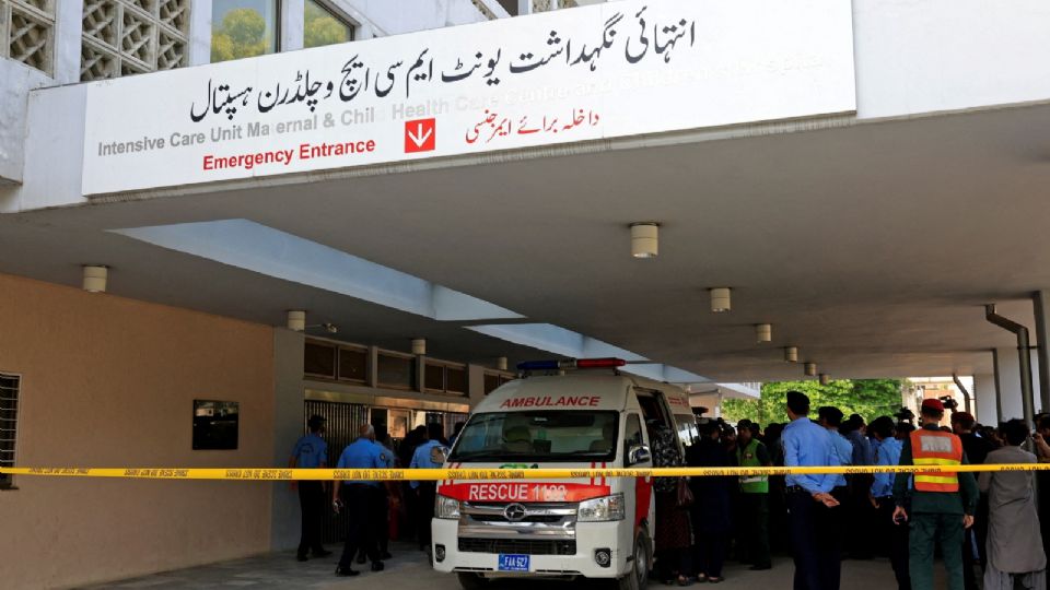 Mueren 14 recién nacidos durante incendio en la sala infantil de un hospital en Pakistán