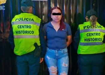 Detienen a mujer con 81 billetes falsos en la Cuauhtémoc