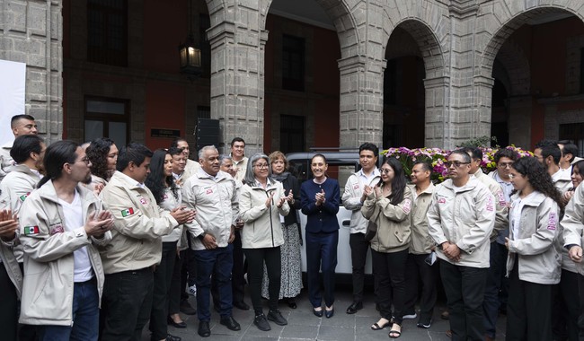 Claudia Sheinbaum presenta el minivehículo Olinia Carga; la convocatoria para su producción se publica en septiembre