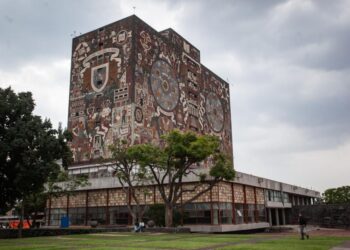 Sheinbaum pide a la UNAM ampliar espacios para estudiantes