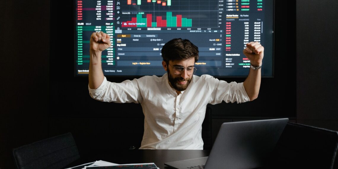 El nuevo inversionista mexicano: más joven, digital y dispuesto a diversificar su dinero más allá de los instrumentos tradicionales