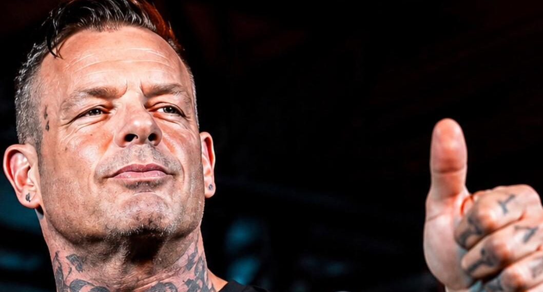 El exluchador y músico VAMPIRO se quita la máscara para mostrar “The World Through My Eyes” en el Foro Red Access
