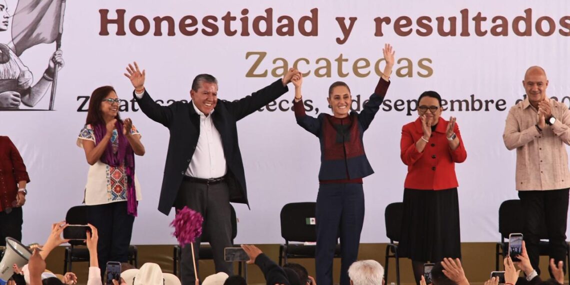 DAVID MONREAL RECIBE A CLAUDIA SHEINBAUM EN ZACATECAS; MÁS DE 15 MIL PERSONAS ACOMPAÑAN SU GIRA POR EL SEGUNDO INFORME