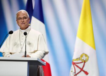 “Cuidado con la ilusión del rearme”, el papa León XIV advierte a Europa