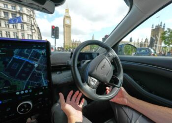 ¡Londres estrena robotaxis! 20 vehículos autónomos comienzan a circular este jueves