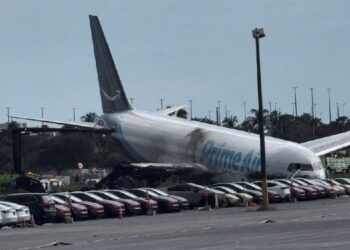 Accidente aéreo en Miami: autoridades de EU investigan si el avión tardó en tocar tierra