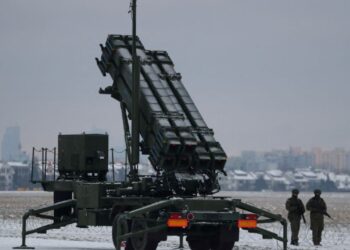 Activan alerta aérea en Polonia; evacúan a miles de estudiantes y trabajadores de edificios gubernamentales