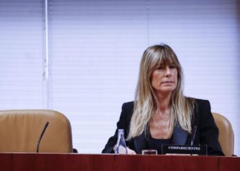 Envían a juicio a Begoña Gómez, esposa del presidente español Pedro Sánchez, por tráfico de influencias y malversación