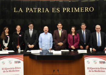 Revisan en conversatorio del Senado papel de la ética ante avances tecnológicos en la medicina