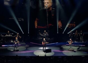 Hombres G detiene el tiempo en el Auditorio Nacional y devuelve a sus fans a los mejores años de su vida