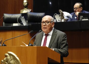 Aníbal Ostoa propone eliminar penalizaciones por cancelar servicios de telefonía móvil