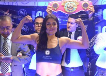 Érika “DINAMITA” Cruz e Isis “LA EMPERATRIZ” Vargas superan la báscula y quedan listas para disputar el campeonato latino supergallo de la OMB