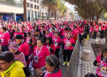 10 mil personas se visten de rosa en la carrera con causa de Avon y Fundación IMSS