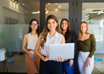 Empleabilidad desde el primer semestre: el nuevo estándar que exigen las empresas