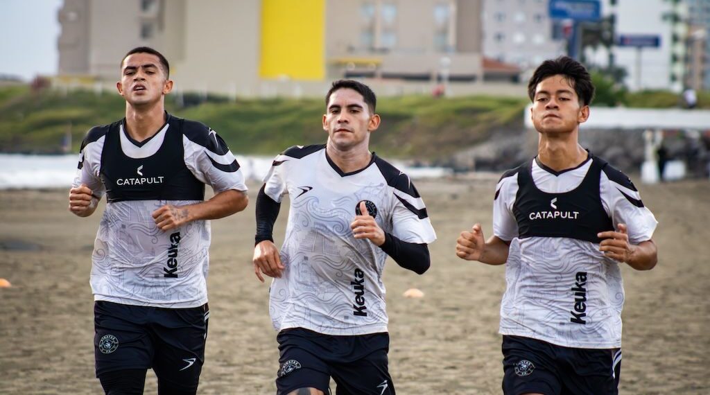 Piratas de Veracruz acerca a sus abonados al equipo antes del cierre del torneo