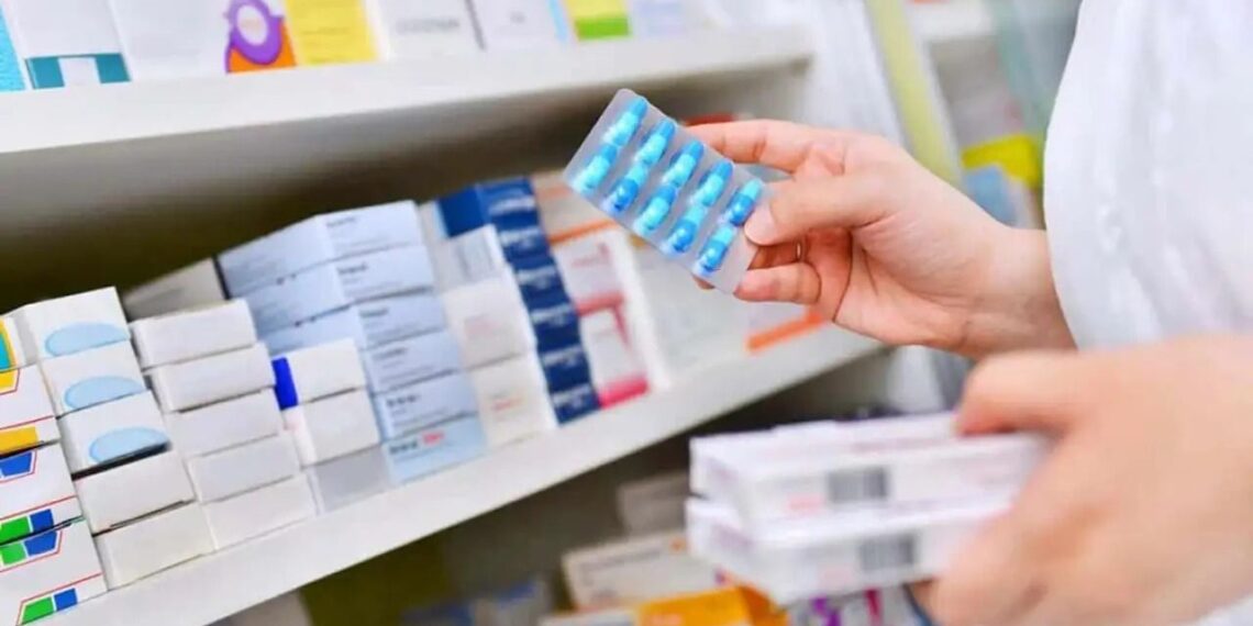 Mexicanos gastan casi la mitad de su salario en medicamentos; Sofía busca reducir el desembolso directo