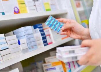 Mexicanos gastan casi la mitad de su salario en medicamentos; Sofía busca reducir el desembolso directo