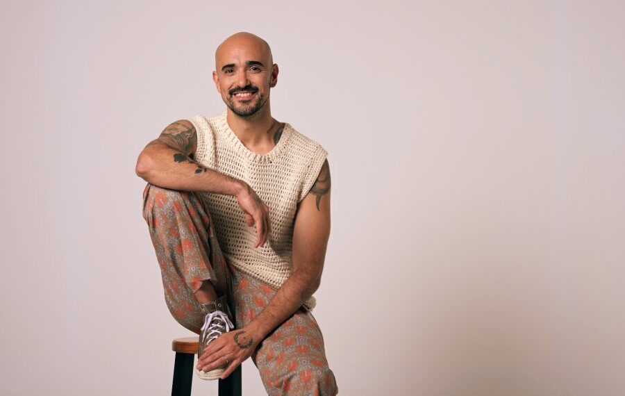 Abel Pintos rompe con su pasado musical y abre una nueva etapa con “Ibuprofeno”