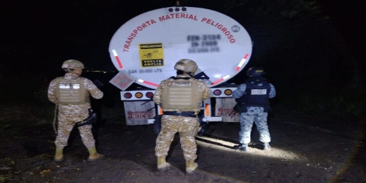 Aseguran toma clandestina y más de 120 mil litros de “huachicol” en dos municipios de Guanajuato