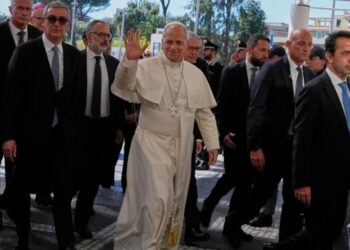 Papa León XIV sale del hospital tras cirugía por cáncer de pulmón y regresa al Vaticano