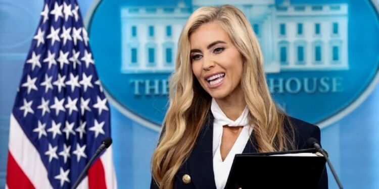 Katie Zacharia deja de ser la portavoz de Trump a una semana de asumir el cargo