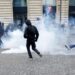 Macron promete castigos para responsables de destrozos y saqueos durante protestas en Francia