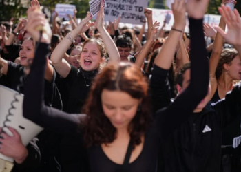 Grecia se suma a las marchas en Europa: estudiantes y docentes exigen viviendas asequibles
